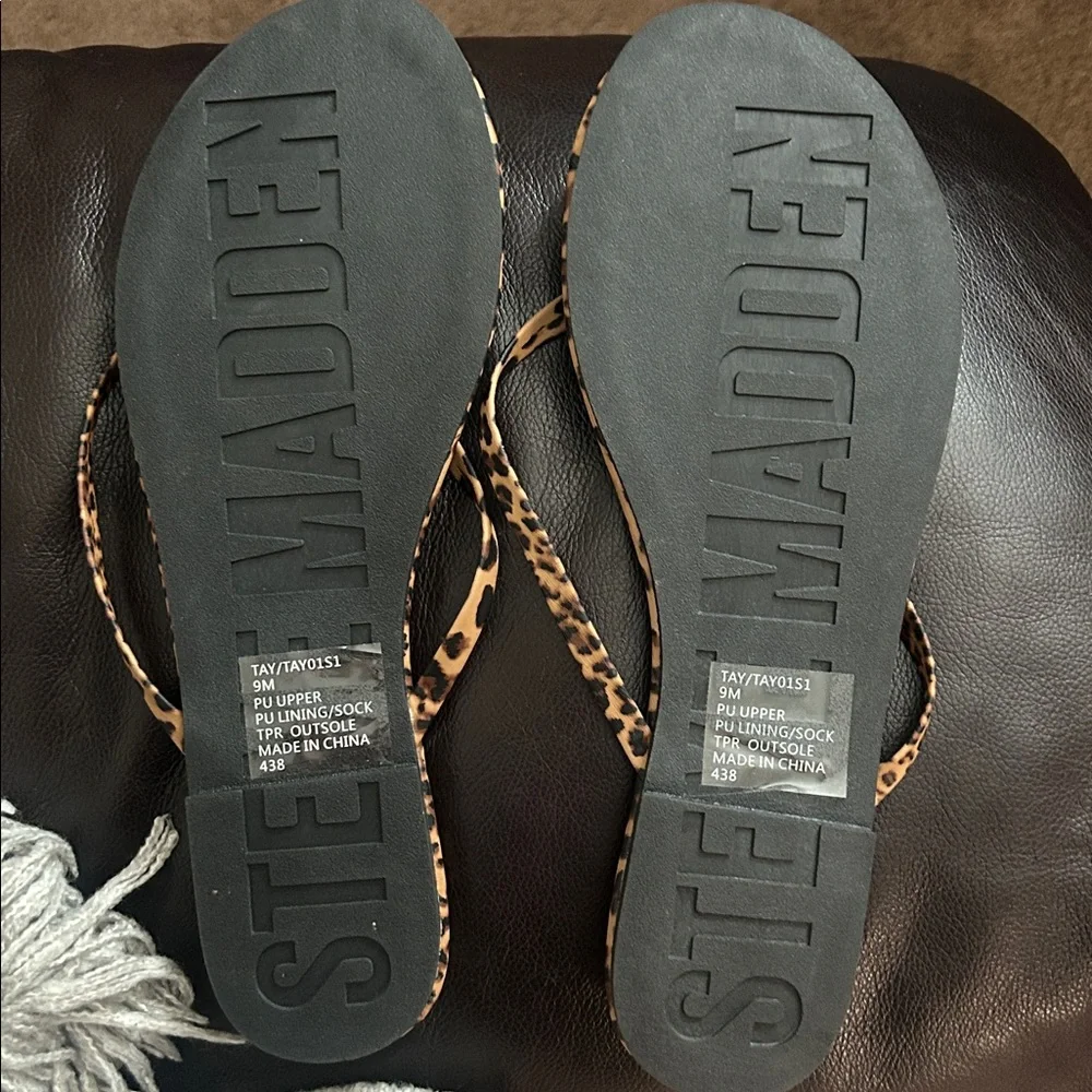 Steve Madden Leopard Print Thong Sandals in Tan and Black - Picture 2 of 2